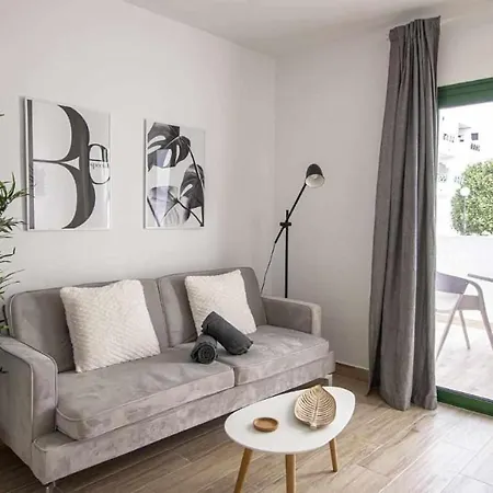Lejlighed Holyhome Premium 106 *